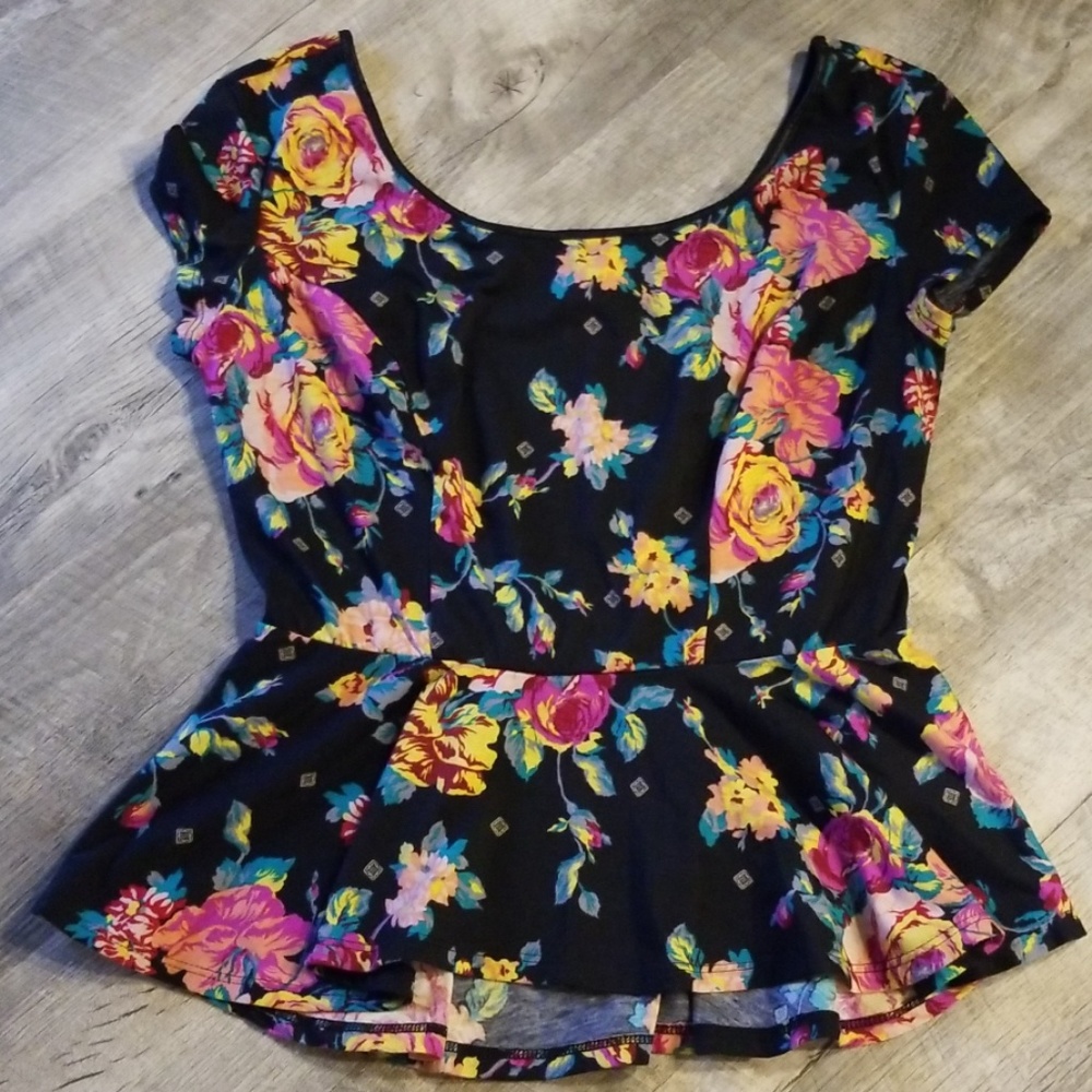 Floral peplum top size M